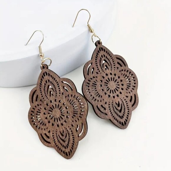 #51 Exquisite Brown Wooden Dangle Earrings - Intricately Carved Flower Pattern - Picture 1 of 1